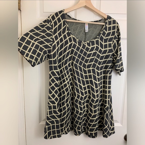 Lularoe top - Picture 3 of 4